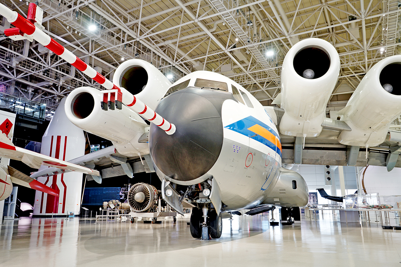 低騒音STOL実験機「飛鳥」の写真