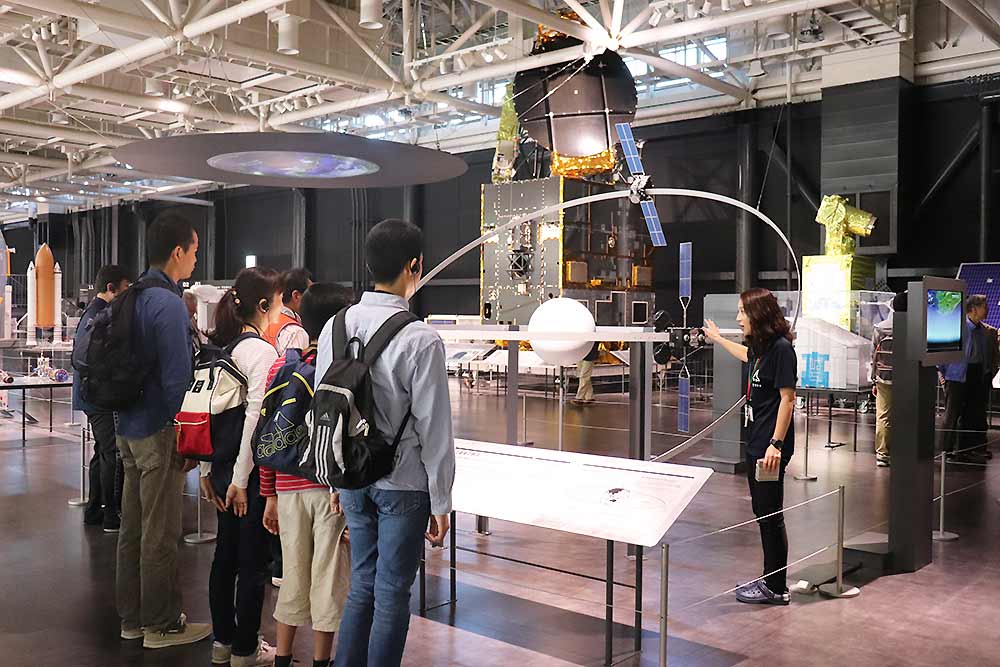 有料ガイドツアーの様子の写真