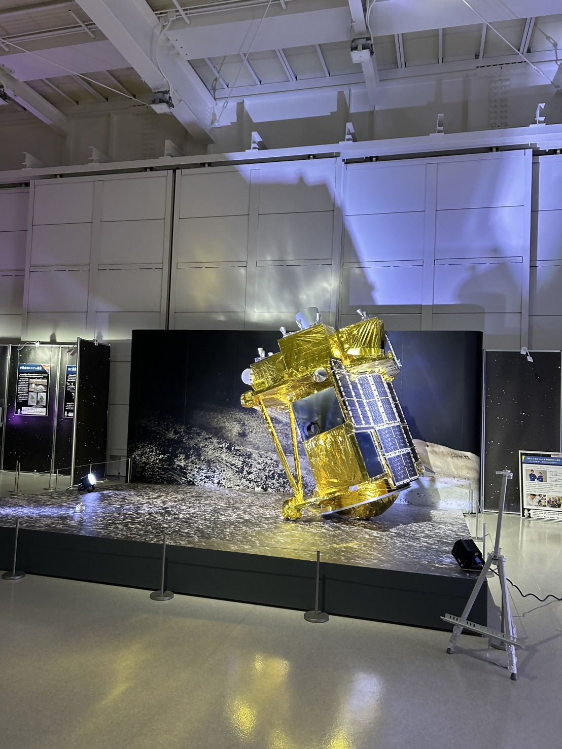 小型月着陸実証機「SLIM」（実物大模型）の写真